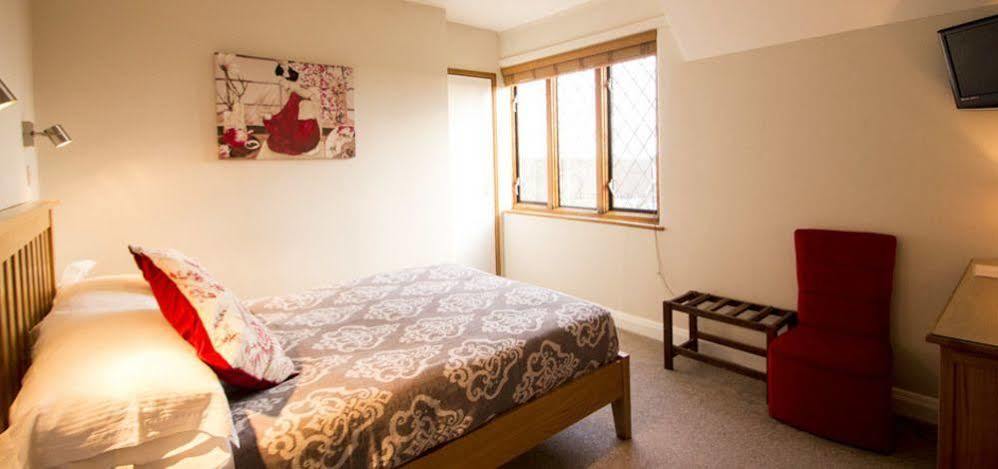 Fern Lodge Guesthouse ไฮต์ ภายนอก รูปภาพ