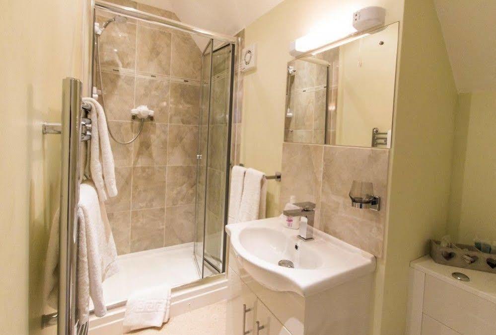 Fern Lodge Guesthouse ไฮต์ ภายนอก รูปภาพ