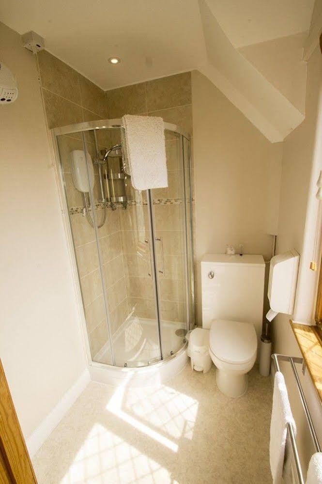 Fern Lodge Guesthouse ไฮต์ ภายนอก รูปภาพ