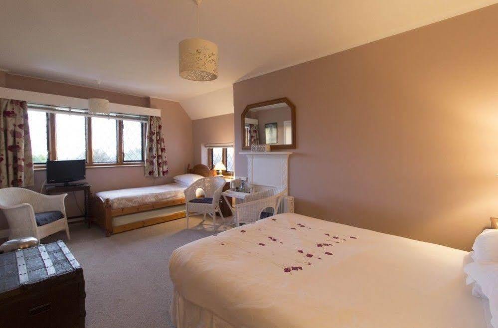 Fern Lodge Guesthouse ไฮต์ ภายนอก รูปภาพ
